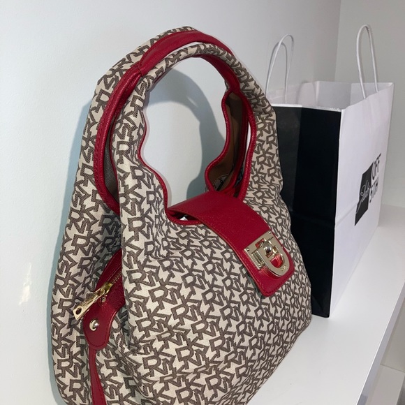 ❌SOLD❌Dkny Hobo bag - Picture 12 of 15